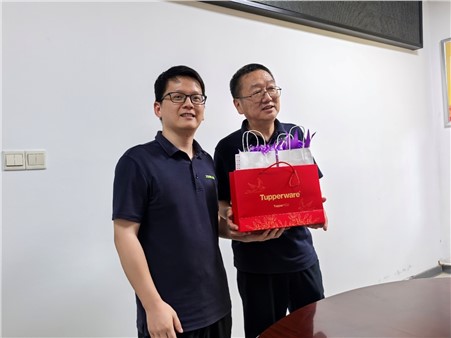 致敬韶華，感恩同行 