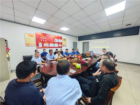 致敬奉獻(xiàn)歲月，溫情送別故人